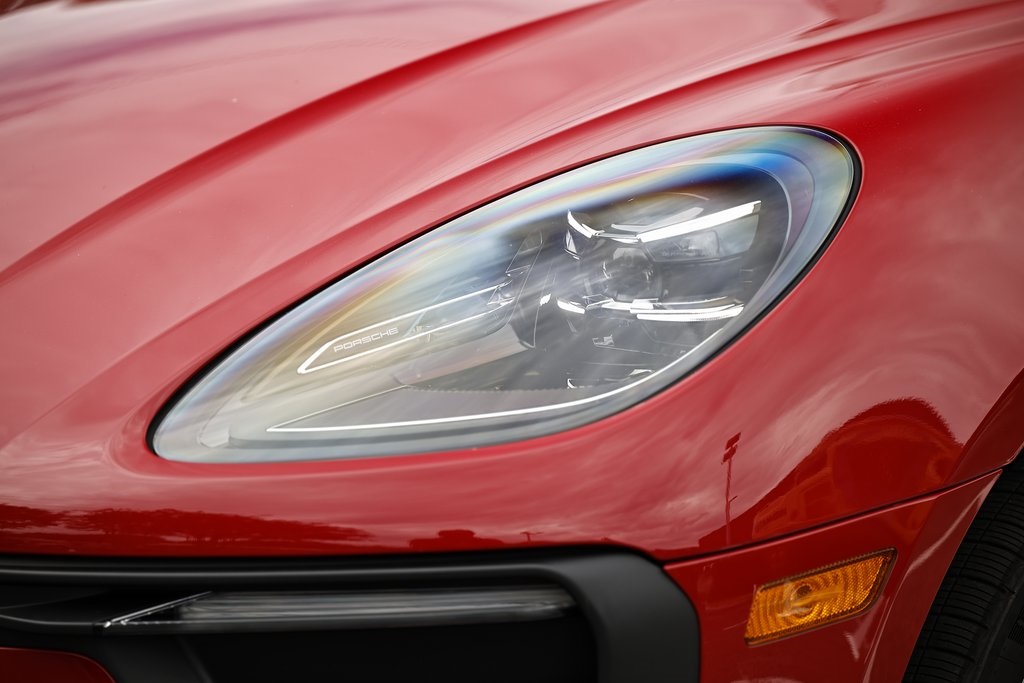 2025 Porsche Macan T photo 11
