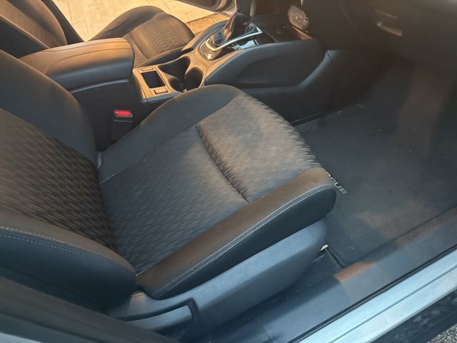 2018 Nissan Rogue SV photo 10