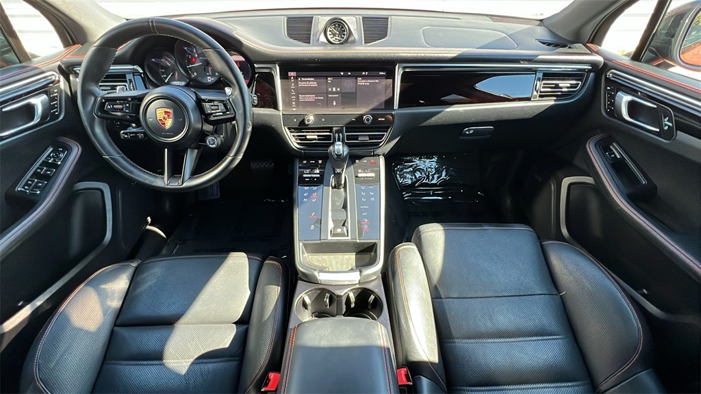 2023 Porsche Macan T photo 9
