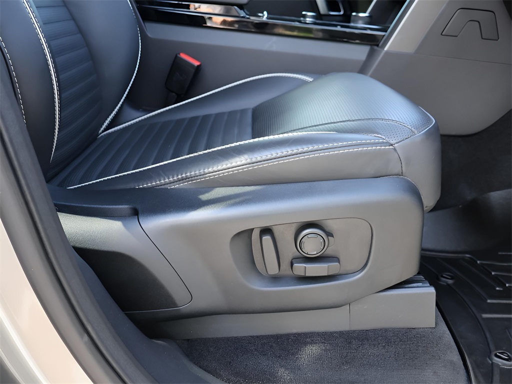 2017 Land Rover Discovery First Edition photo 10