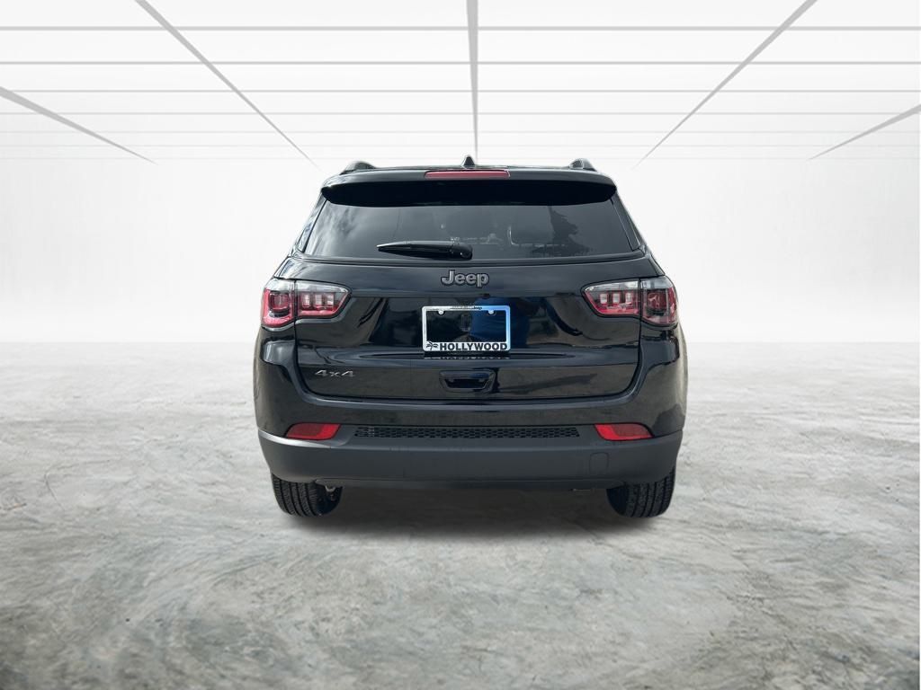 2025 Jeep Compass Latitude photo 3