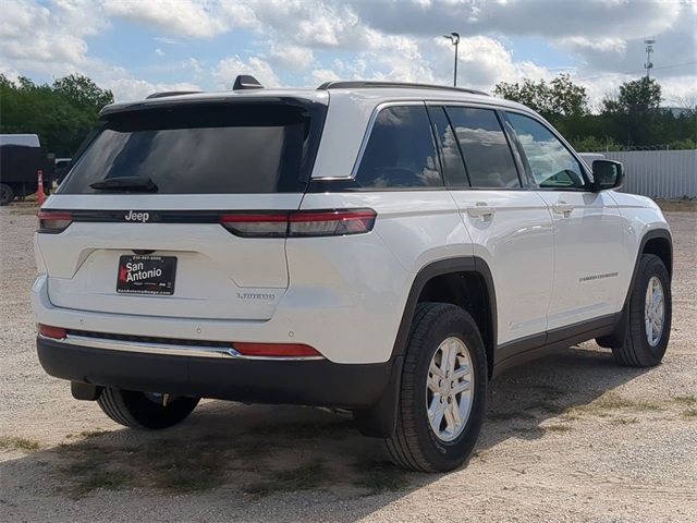 2025 Jeep Grand Cherokee Laredo photo 7