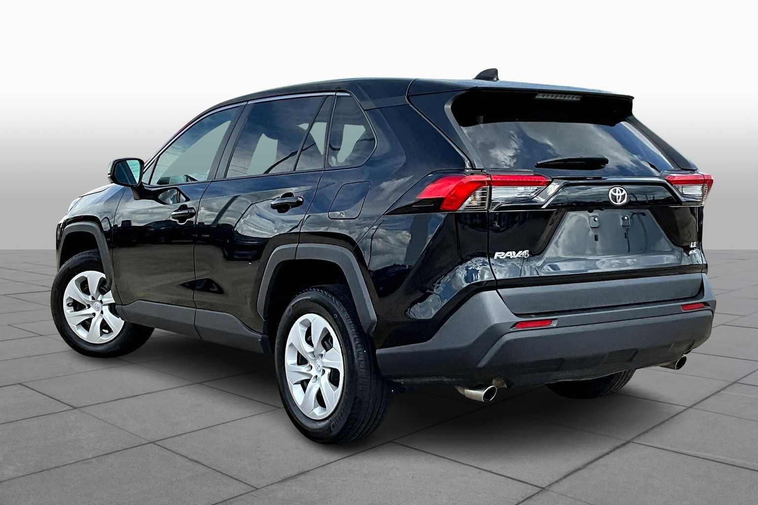 2024 Toyota RAV4 LE photo 10