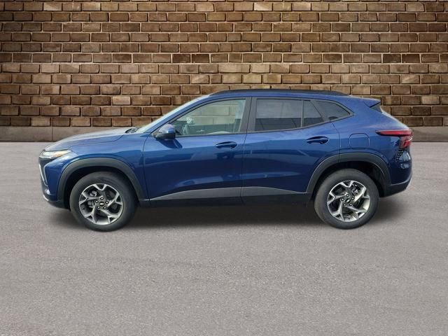 2024 Chevrolet Trax LT photo 2