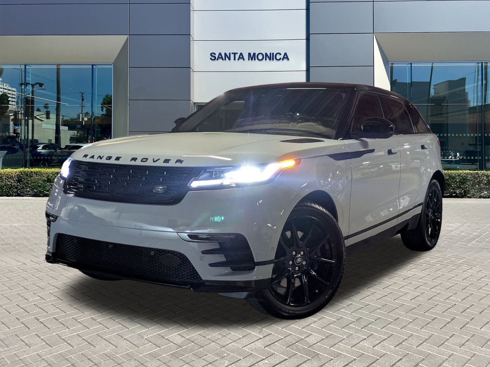 2026 Land Rover Range Rover Velar Dynamic SE's photo