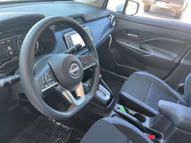 2025 Nissan Versa 1.6 SV photo 10