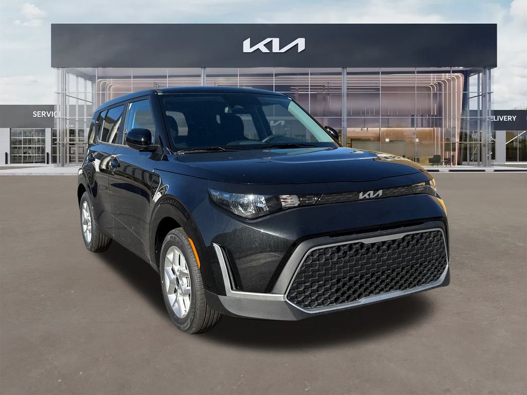 2025 Kia Soul LX's photo
