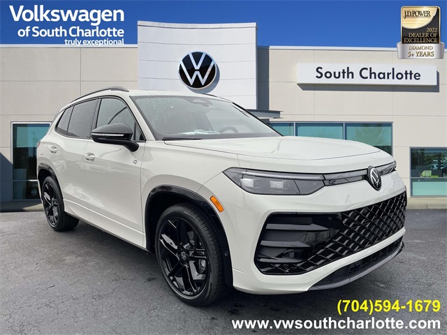 2026 Volkswagen Tiguan SE R-LINE BLACK's photo