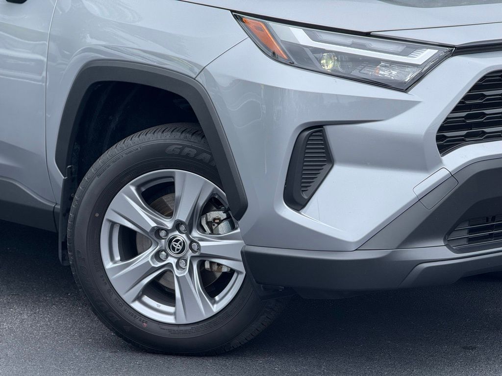 2024 Toyota RAV4 Hybrid LE photo 4