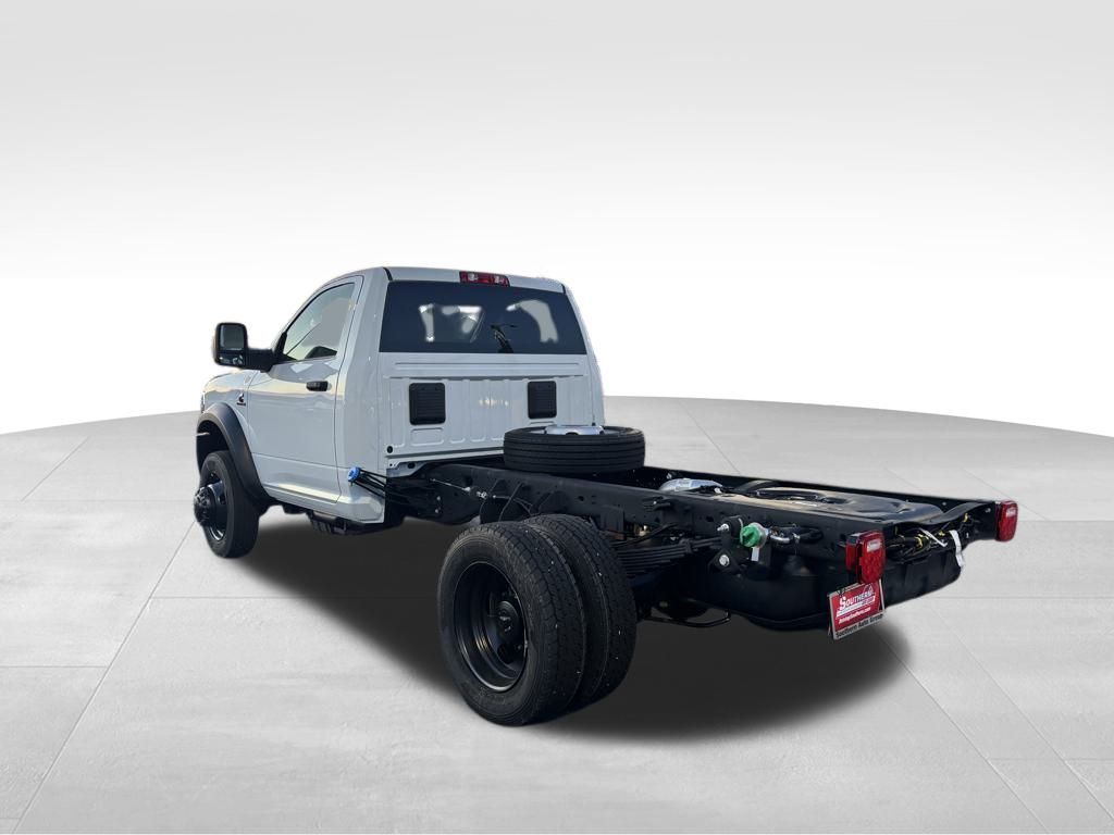 2024 Ram 5500 Tradesman photo 3