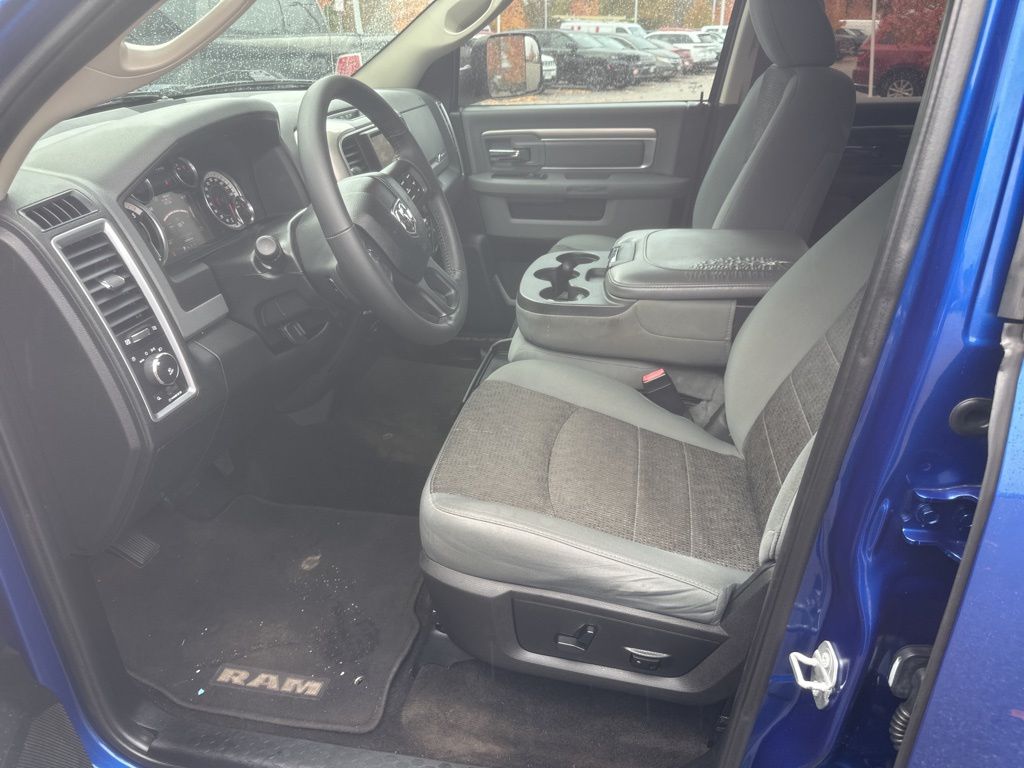 2017 Ram 1500 Big Horn photo 3