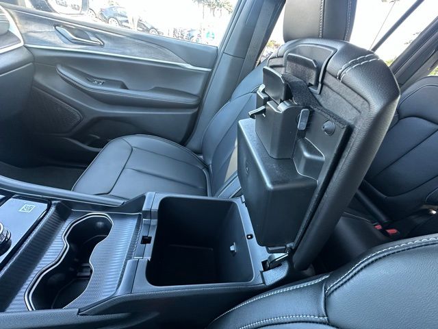 2025 Jeep Grand Cherokee Limited photo 24