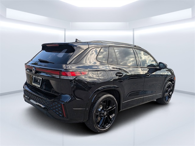 2026 Volkswagen Tiguan SE R-Line Black photo 3