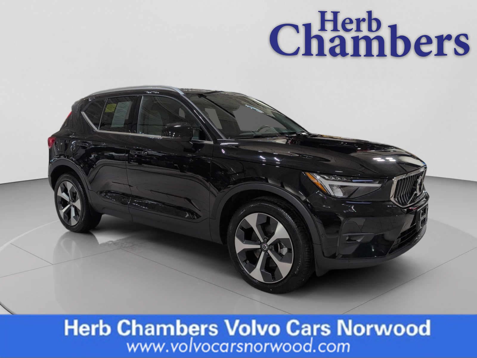 2023 Volvo XC40 Plus's photo