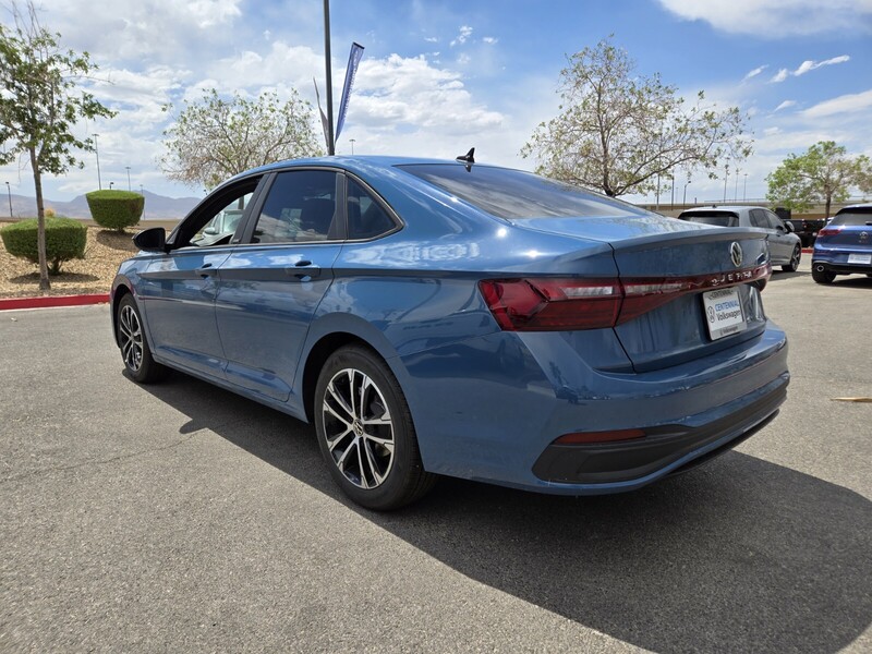 2025 Volkswagen Jetta 1.5T Sport photo 3