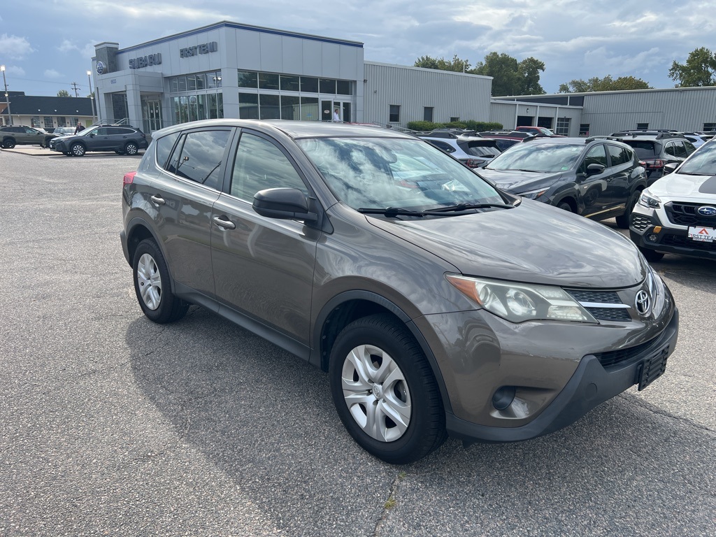 2015 Toyota RAV4 LE photo 3