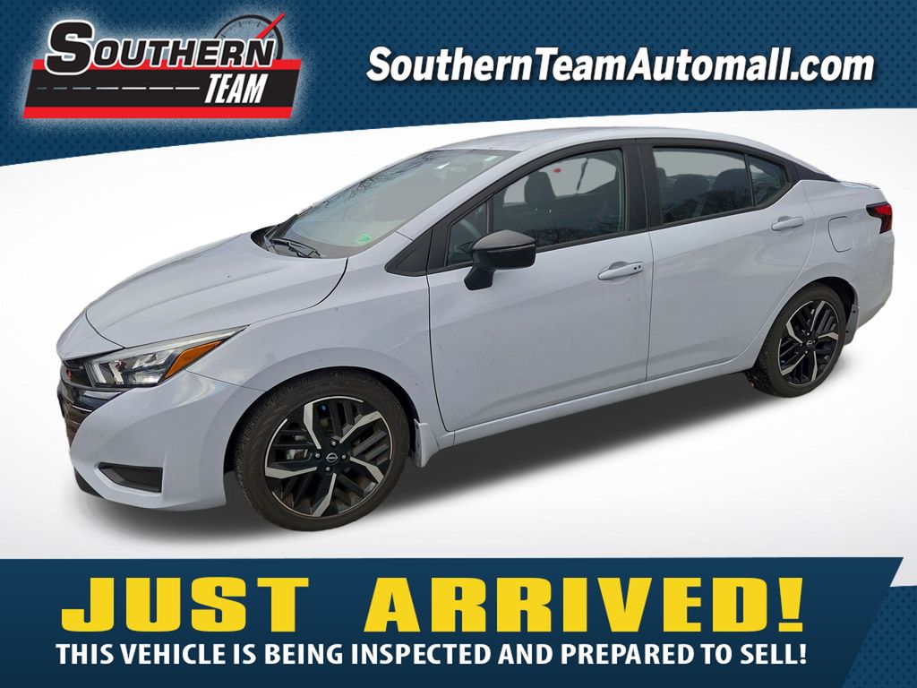 2025 Nissan Versa SR's photo