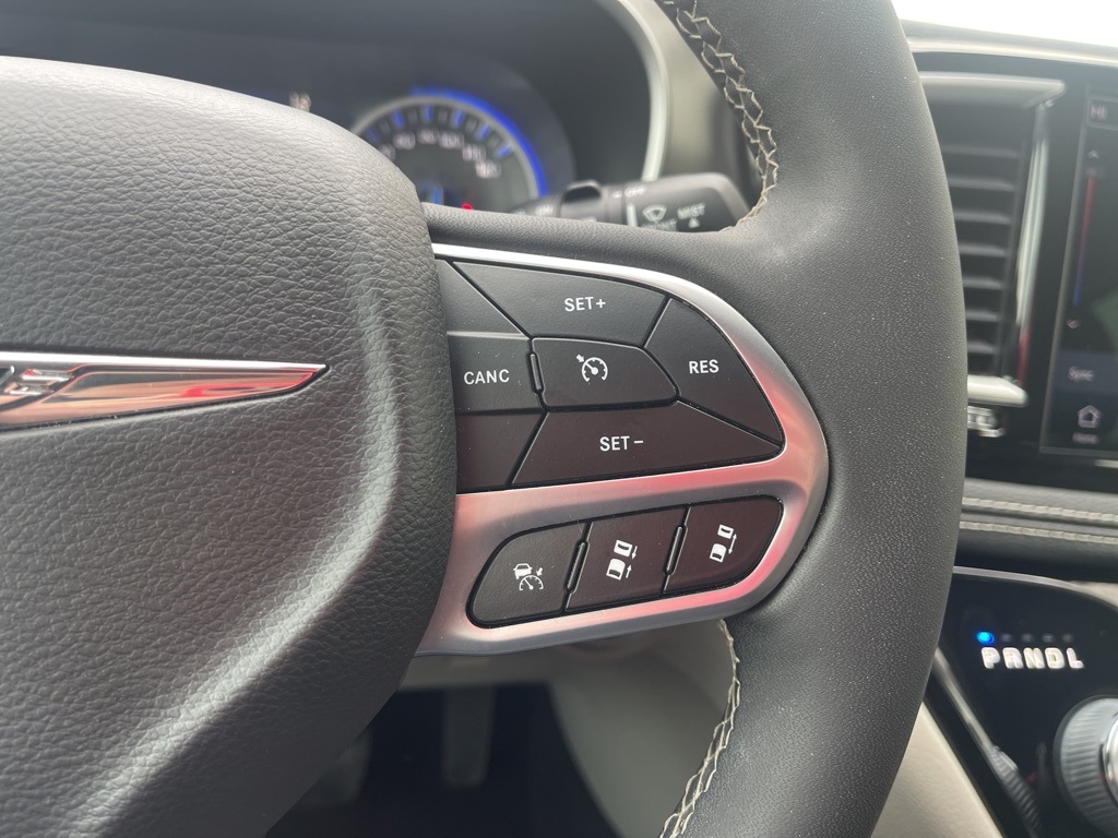 2022 Chrysler Pacifica Touring L photo 22
