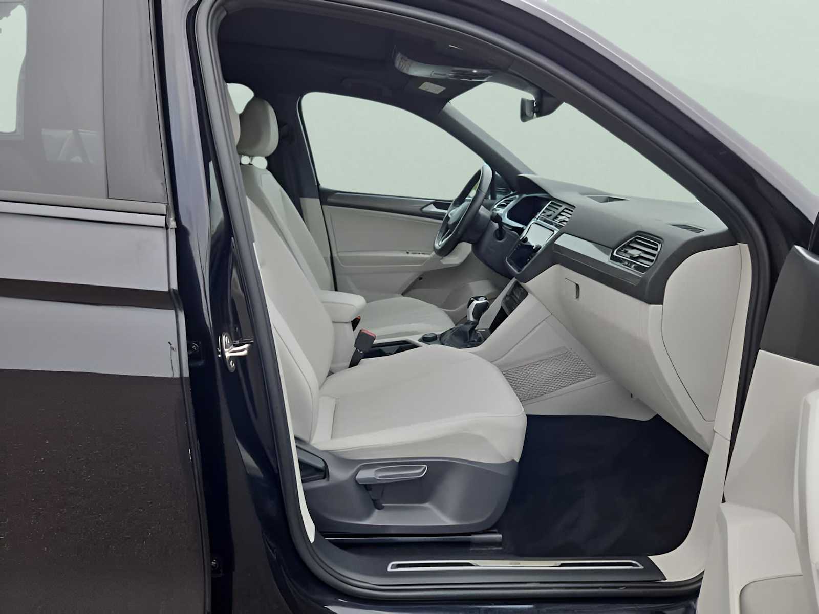 2023 Volkswagen Tiguan SE R-Line Black photo 39
