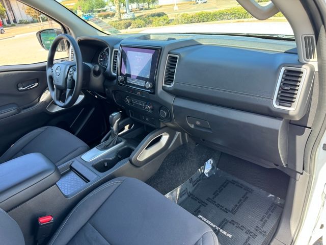 2022 Nissan Frontier SV photo 18