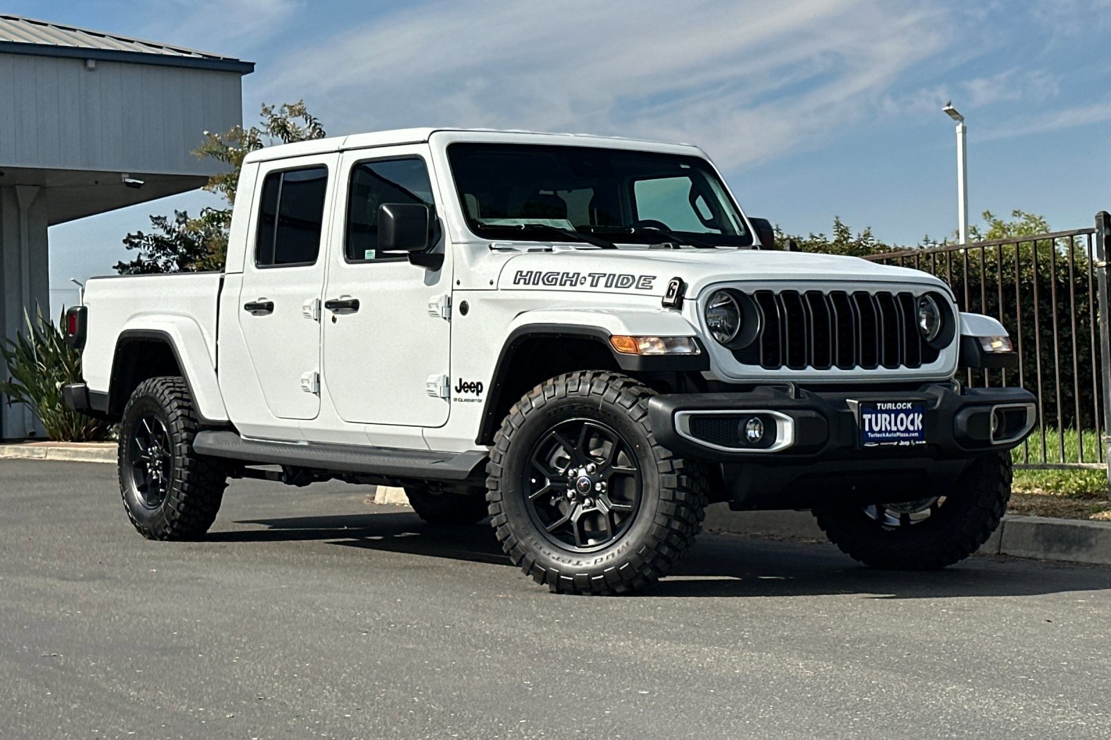 2025 Jeep Gladiator Tradesman photo 2