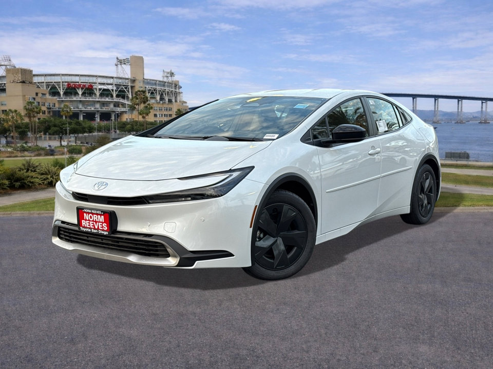 2026 Toyota Prius SE's photo