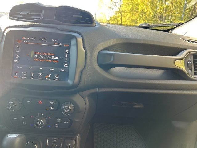 2023 Jeep Renegade Latitude Upland photo 19