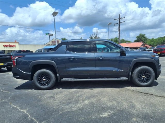 2025 Chevrolet Silverado EV LT photo 9