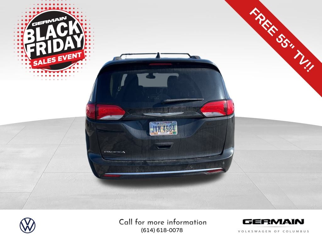 2017 Chrysler Pacifica Touring Plus photo 3