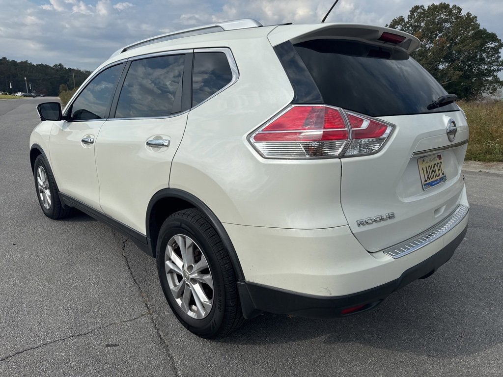 2015 Nissan Rogue SV photo 2