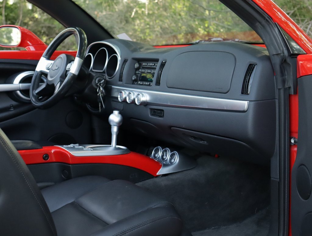 2005 Chevrolet SSR Base photo 24