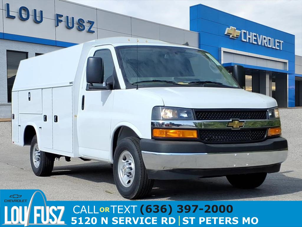 2025 Chevrolet Express Cutaway Base's photo