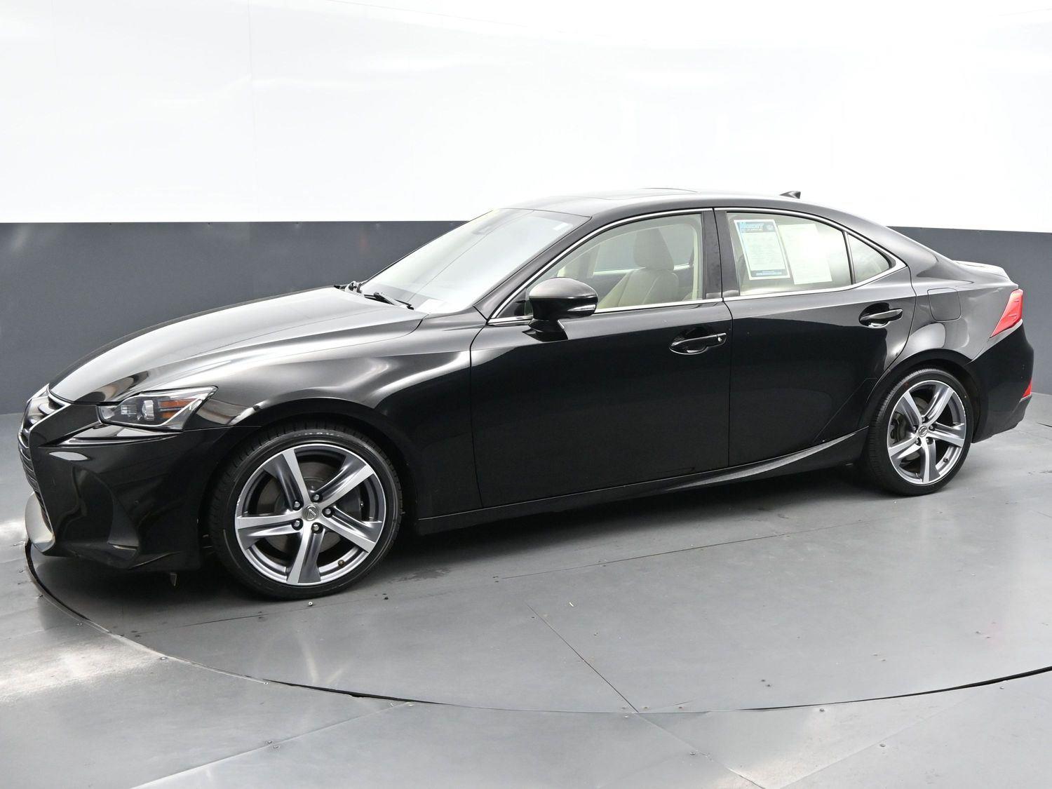 2017 Lexus IS 200t photo 4