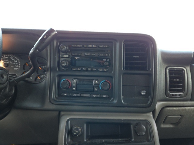 2005 Chevrolet Tahoe LT photo 11