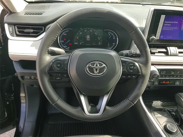 2025 Toyota RAV4 Hybrid XLE photo 13