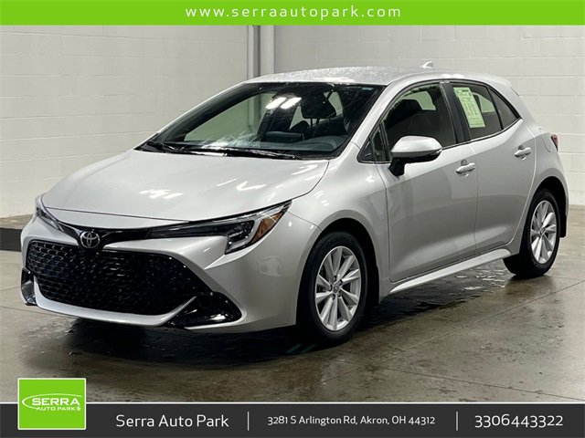 2024 Toyota Corolla Hatchback SE's photo