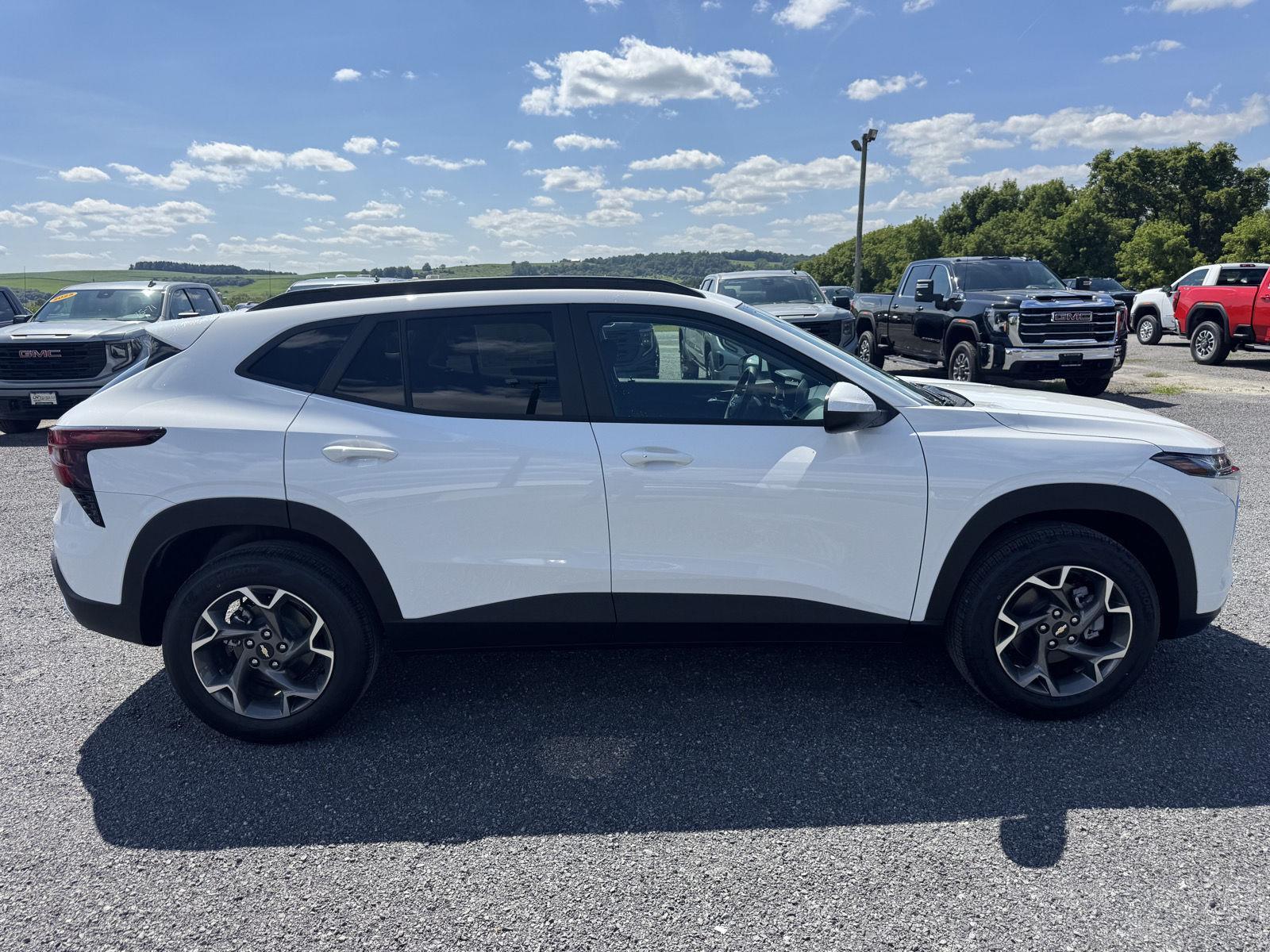 2025 Chevrolet Trax LT photo 6