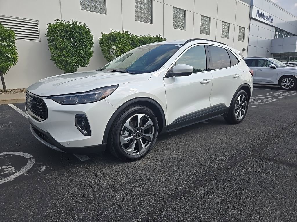 2023 Ford Escape Hybrid Platinum photo 2