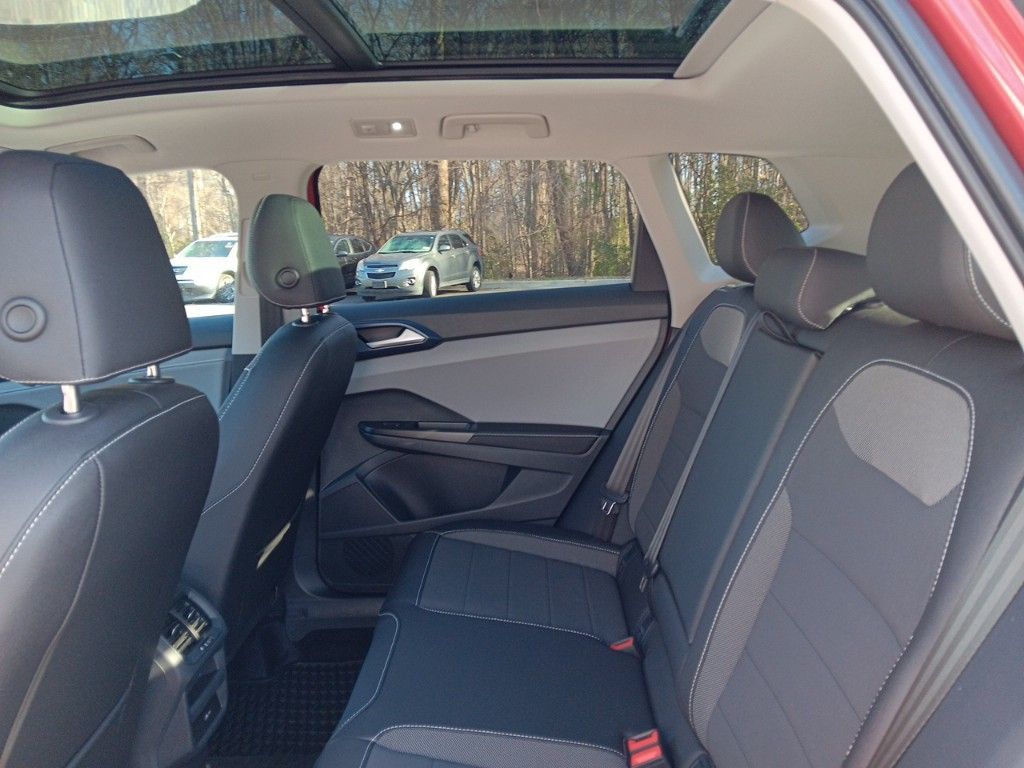 2024 Volkswagen Taos SE photo 22