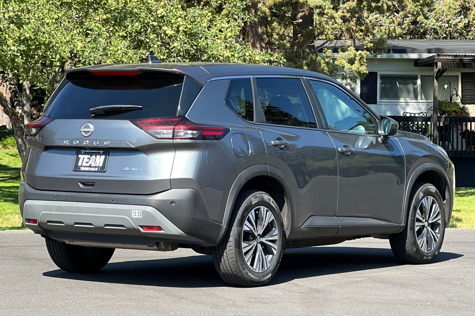 2023 Nissan Rogue SV photo 2