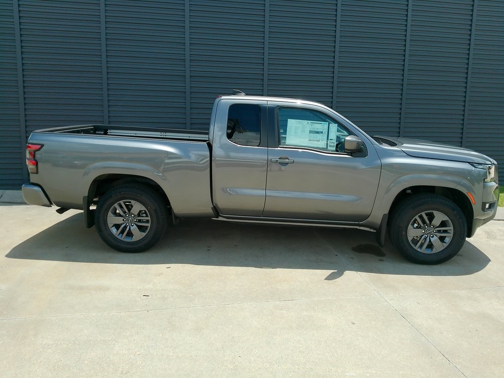 2025 Nissan Frontier King Cab SV photo 2