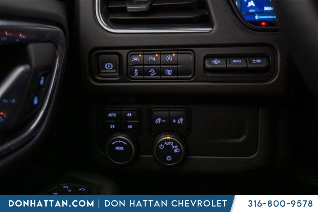 2023 Chevrolet Suburban Premier photo 3