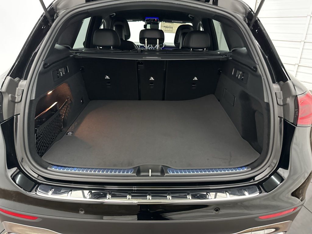 2025 Mercedes Benz GLC 300 photo 16