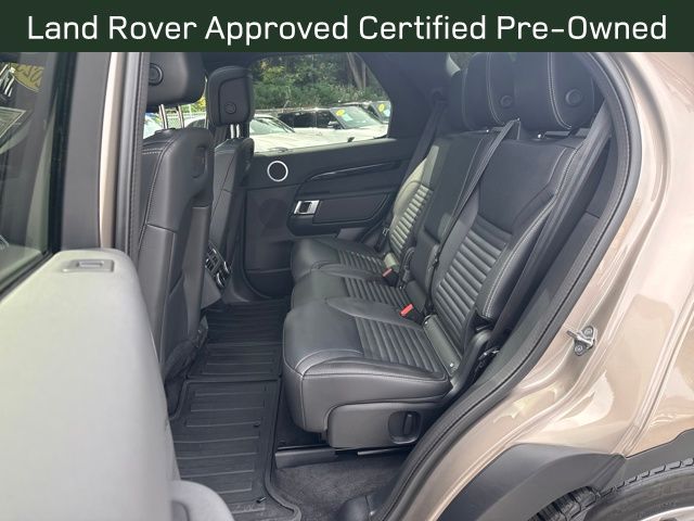 2025 Land Rover Discovery S photo 3