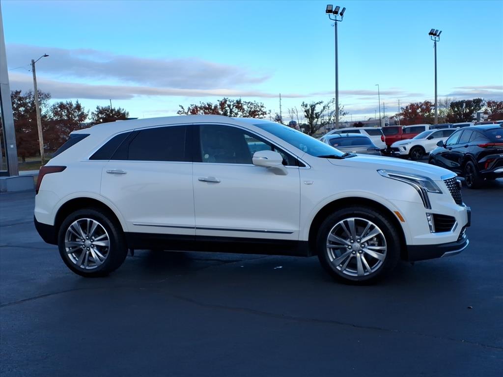 2025 Cadillac XT5 Premium Luxury photo 2
