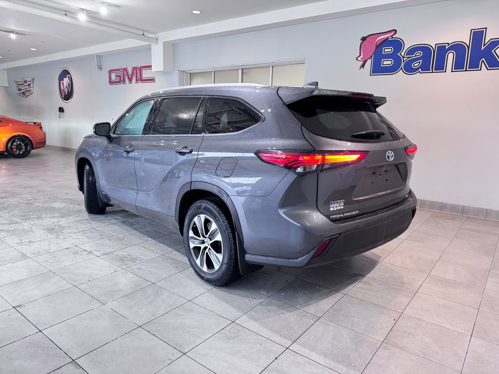 2022 Toyota Highlander Hybrid XLE photo 6