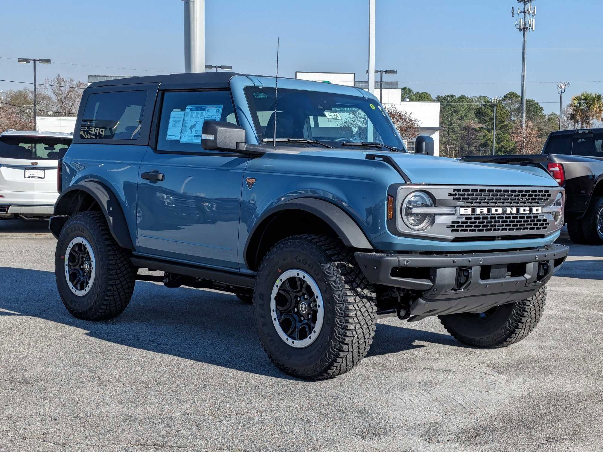 2023 Ford Bronco Badlands photo 2