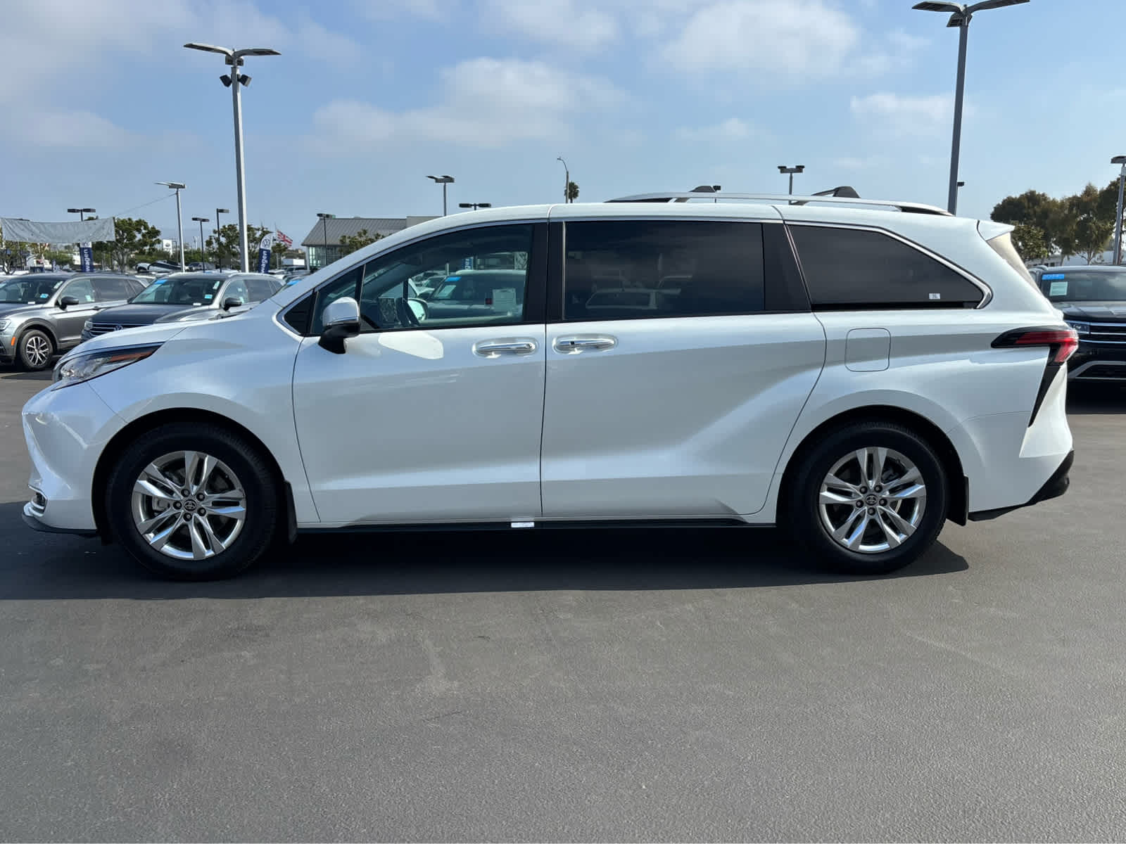 2022 Toyota Sienna Limited photo 6