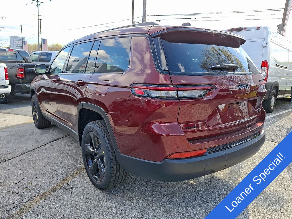 2025 Jeep Grand Cherokee Limited photo 3