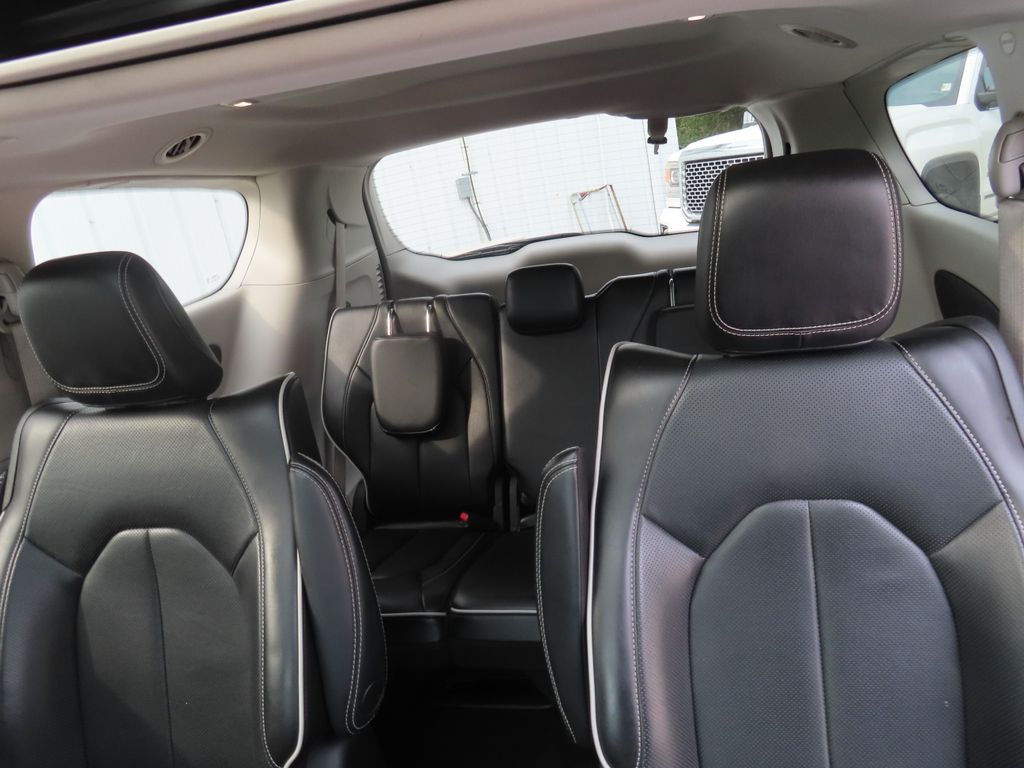 2023 Chrysler Pacifica Hybrid Limited photo 14